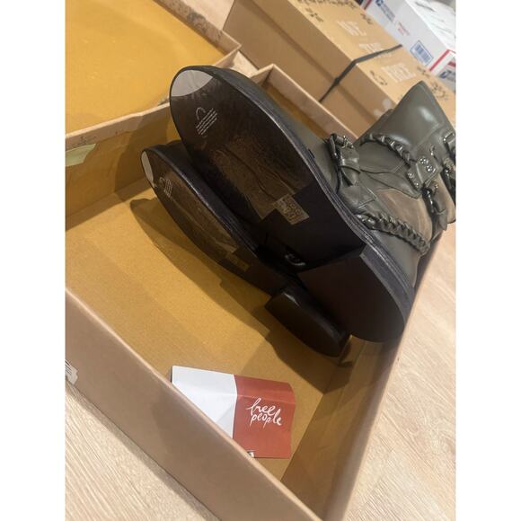 Free People Women's Billie Buckle Boots Leather Olive Green Size 8.5 NWB - Picture 10 of 10